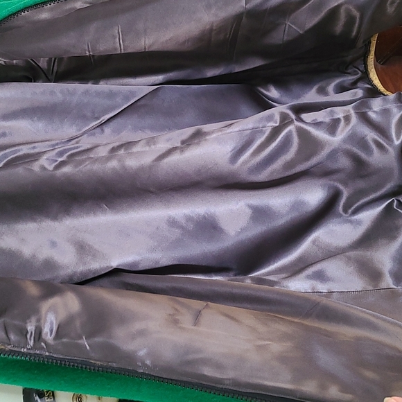 Green Inuvialuktun parka.  Size 39 (L) - Picture 8 of 8